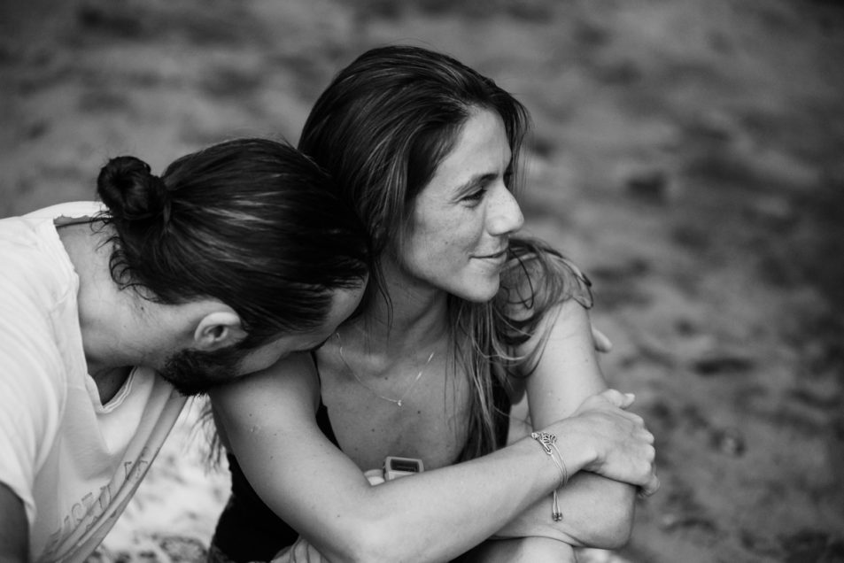 Family portraits at the beach candid documentary photographer