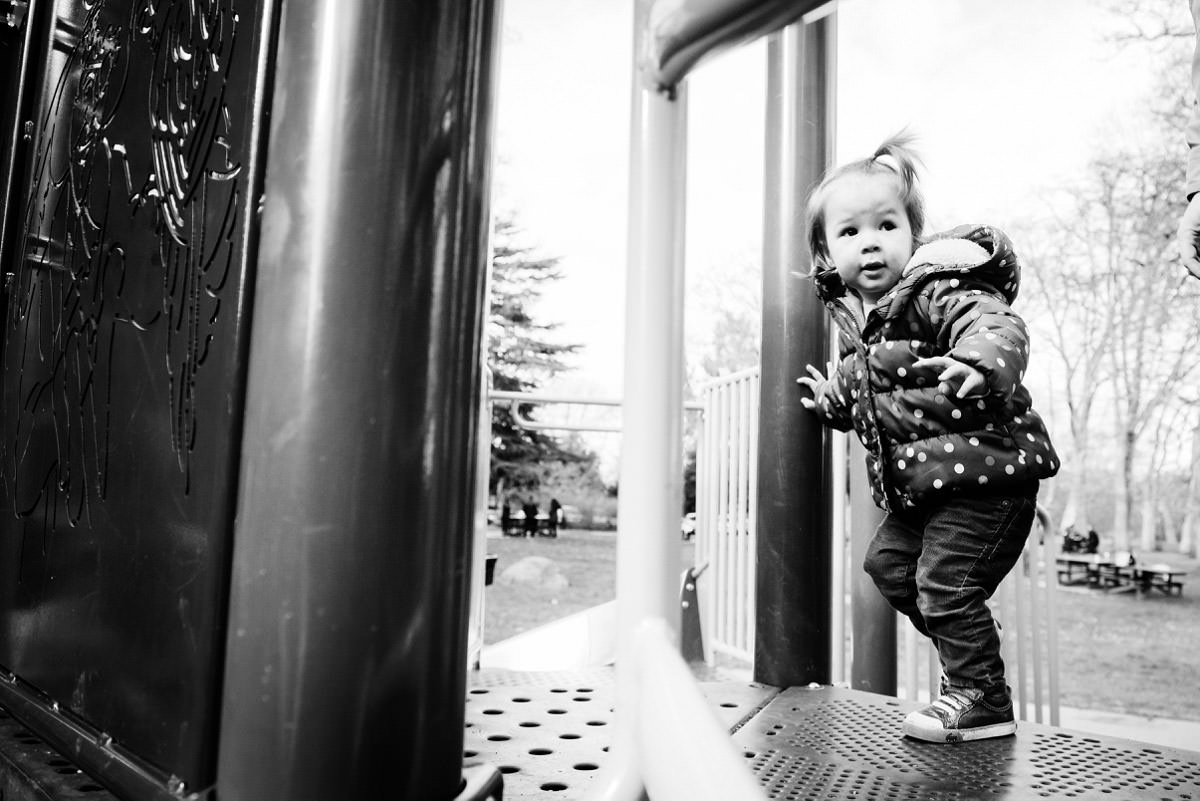 Family candid lifestyle portraits Beacon Hill Park Victoria BC - Photography by FunkyTown Victoria