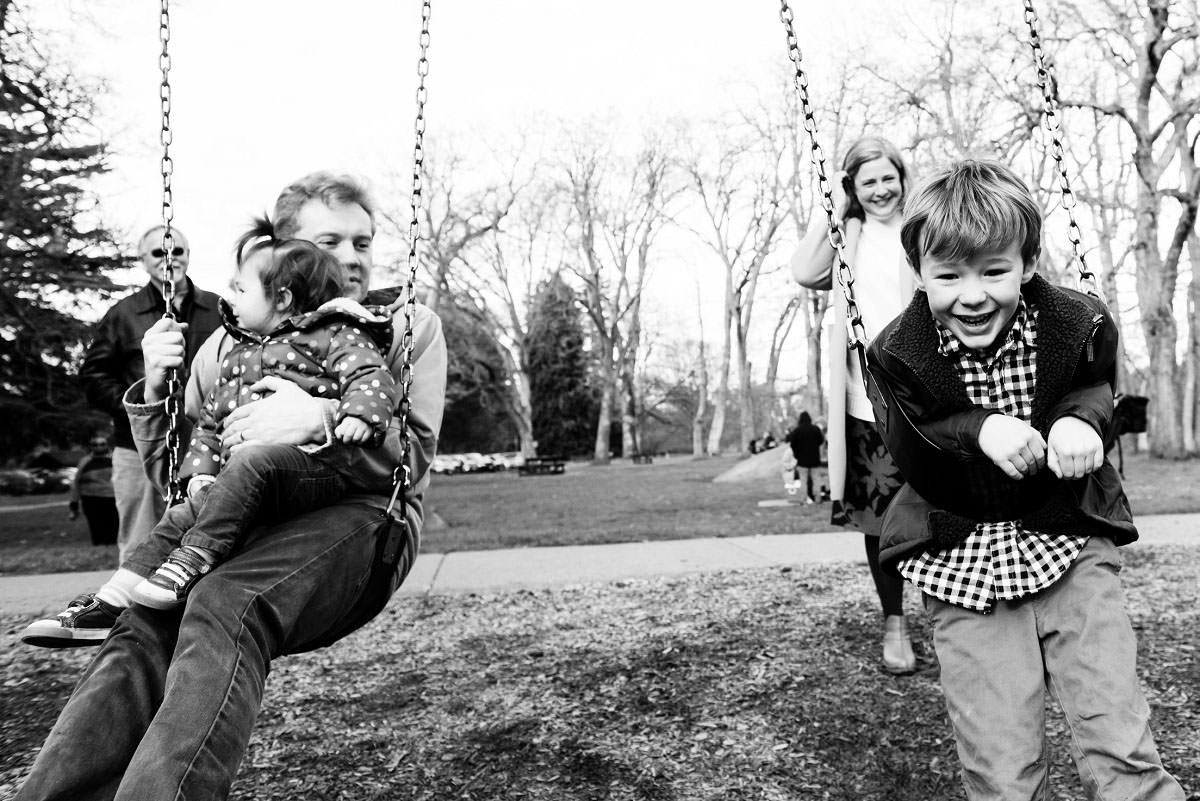 Family candid lifestyle portraits Beacon Hill Park Victoria BC - Photography by FunkyTown Victoria