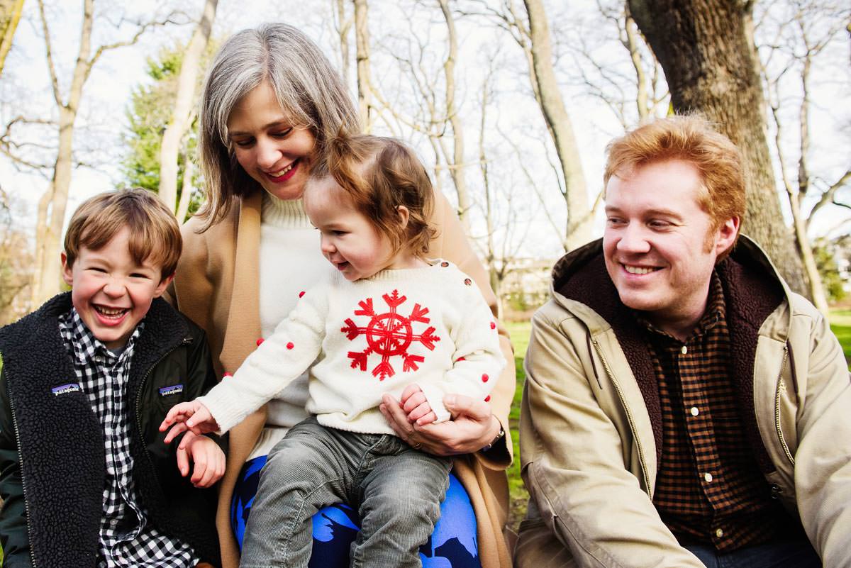 Family candid lifestyle portraits Beacon Hill Park Victoria BC - Photography by FunkyTown Victoria