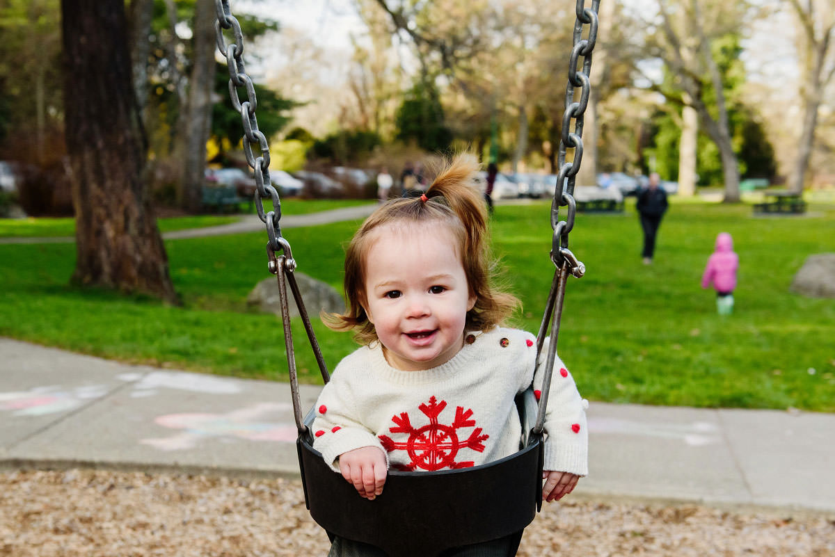 Family candid lifestyle portraits Beacon Hill Park Victoria BC - Photography by FunkyTown Victoria