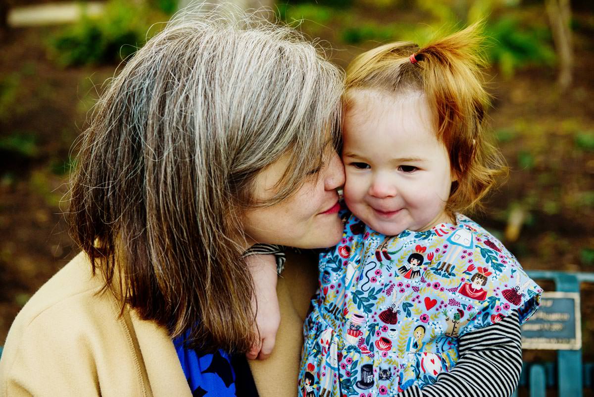 Family candid lifestyle portraits Beacon Hill Park Victoria BC - Photography by FunkyTown Victoria