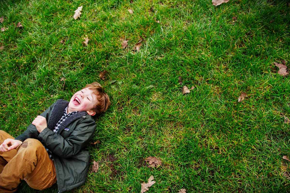 Family candid lifestyle portraits Beacon Hill Park Victoria BC - Photography by FunkyTown Victoria