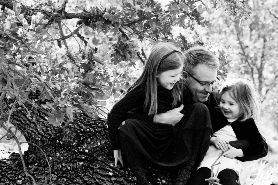 Fun family portrait mini-session in Victoria BC at Government House.