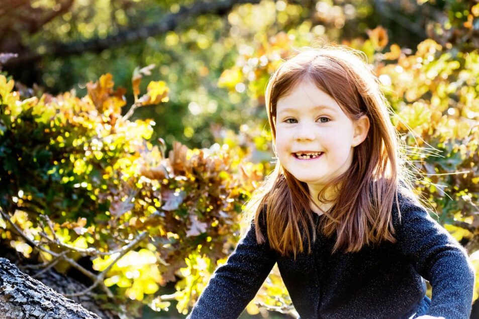 Fun family portrait mini-session in Victoria BC at Government House.