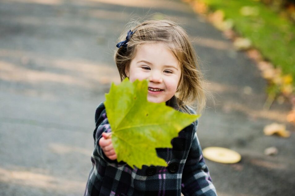 Fun family portrait mini-session in Victoria BC at Government House.