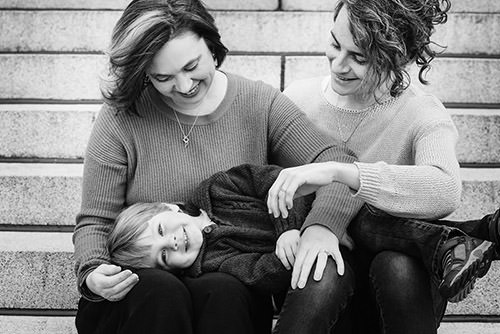 Family portrait photo in Victoria BC at the Legislature buildings