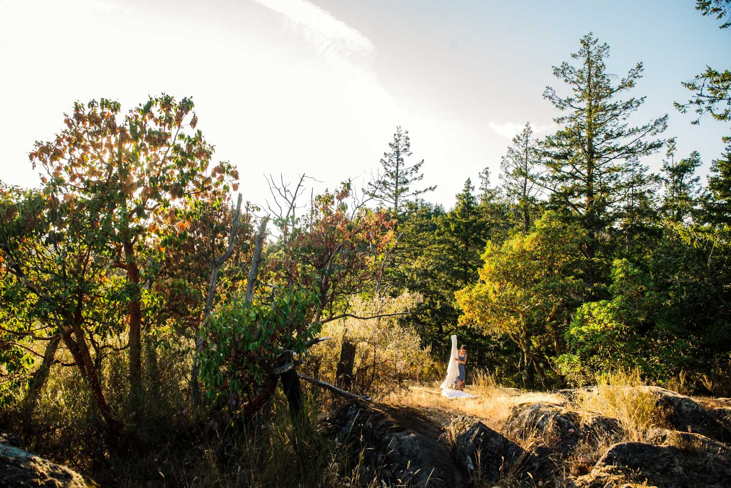 A sunset wedding at Thetis Lake Regional Park in Victoria BC