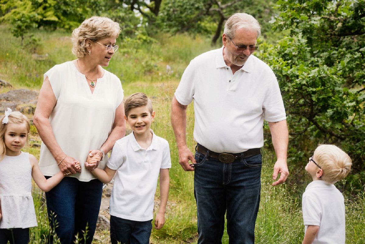 Victoria BC grandparents having their portraits with grandchildren