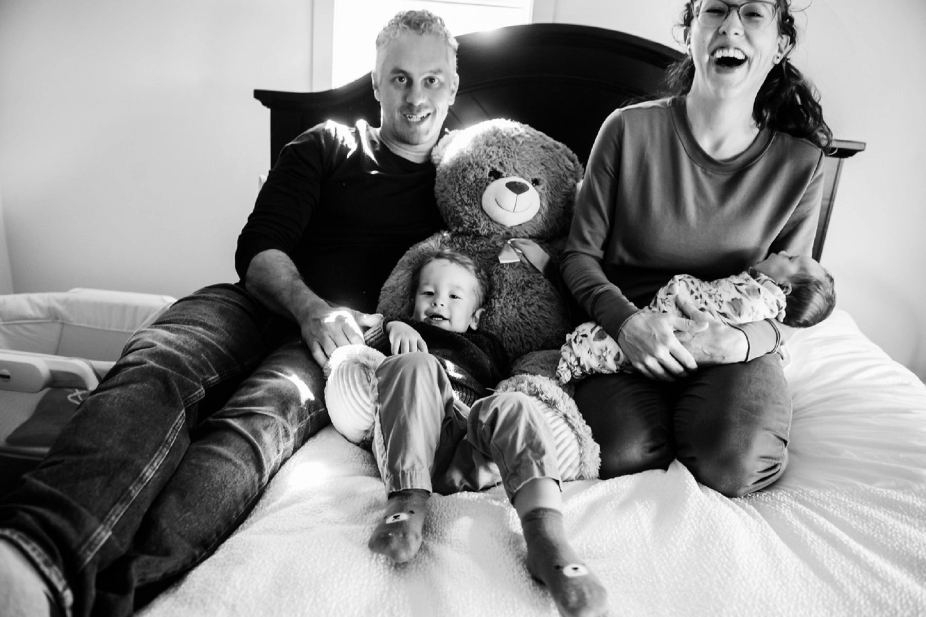 Family portrait in Victoria BC with a newborn baby