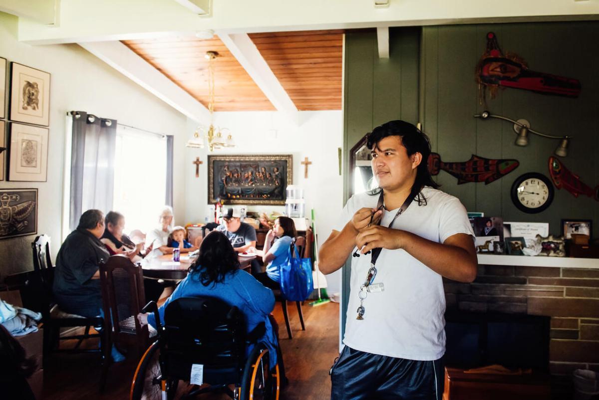 Christina Craft is a documentary family portrait photographer based in Victoria BC. Here she photographed a family reunion during Thanksgiving.