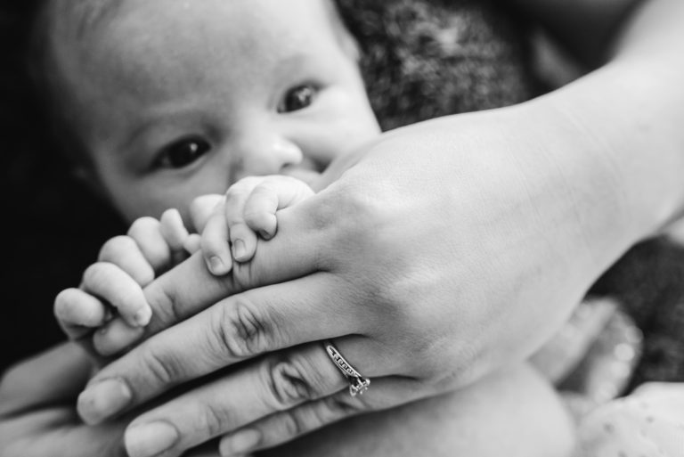 Victoria-BC-candid-newbornportraits-14-768x513