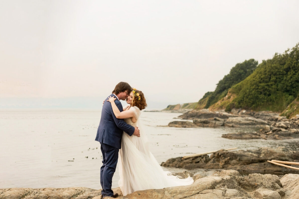 Wedding portraits on a cloudy day at the cliffs below Dallas Road in Victoria BC
